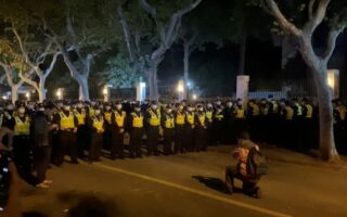 «Φουσκώνουν» οι διαμαρτυρίες στην Κίνα – Τι σημαίνει
