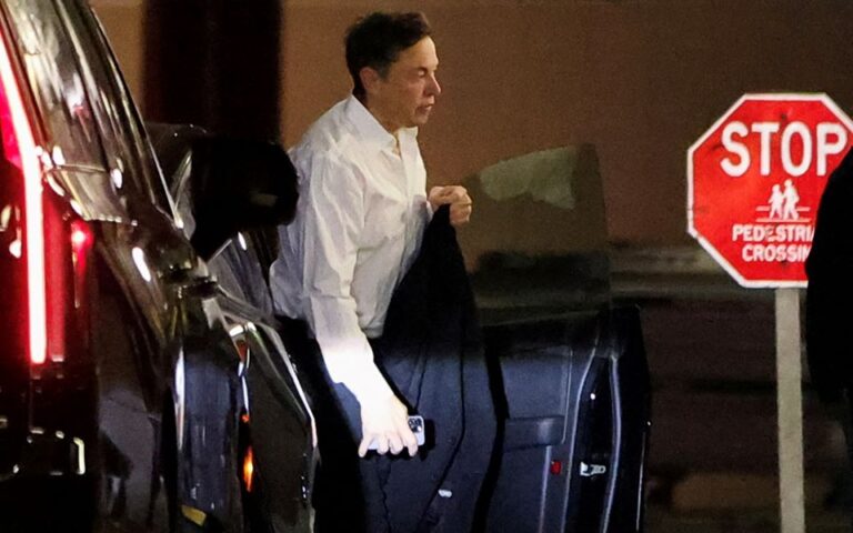 «Από το πρωί ως το βράδυ»: Ο Elon Musk «σκοτώνεται» στη δουλειά