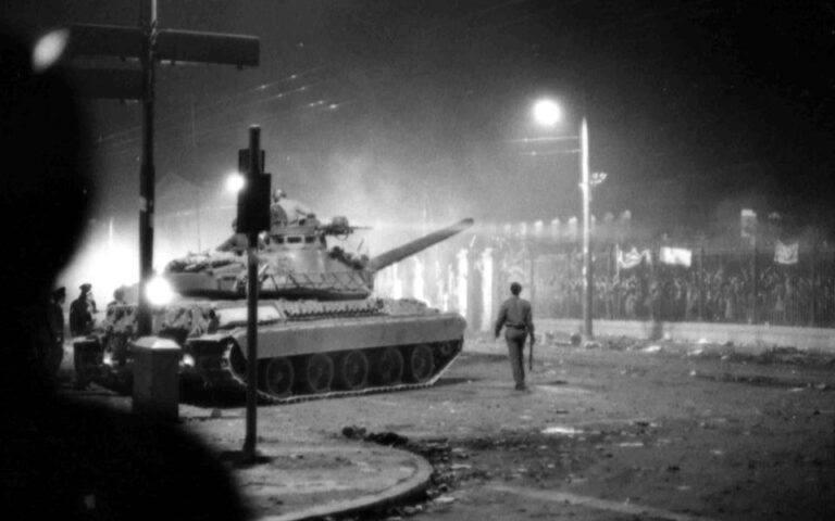 49 χρόνια μετά: Το χρονικό της εξέγερσης των φοιτητών στο Πολυτεχνείο
