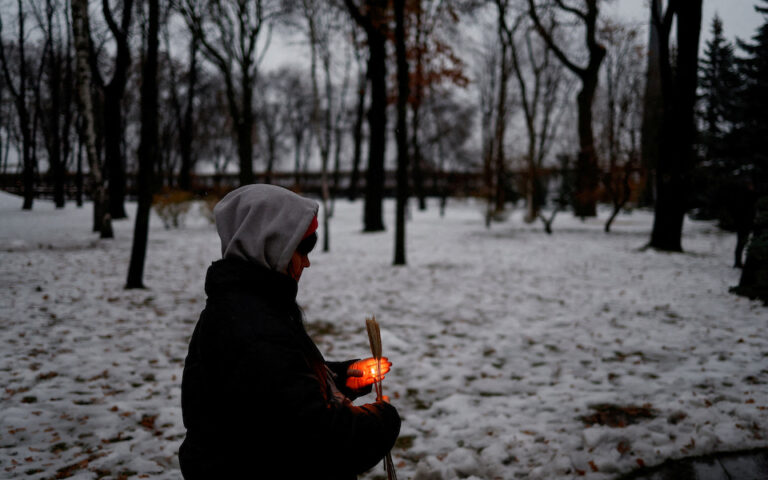 Ουκρανία: Χιόνι στο Κίεβο και εκατ. κάτοικοι χωρίς ρεύμα