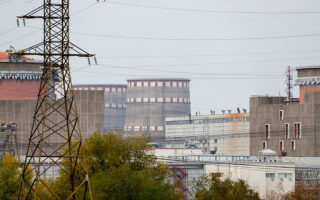Ζαπορίζια: «Ενδείξεις» ότι οι Ρώσοι ετοιμάζονται να αποχωρήσουν από τον πυρηνικό σταθμό