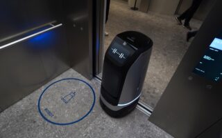 Κυριολεκτικά ανεγκέφαλοι «πρακτικάριοι»: Τα ρομπότ που φέρνουν καφέ στο γραφείο