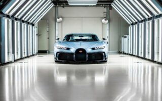 Ένα μοντέλο που κανονικά δεν θα έβγαινε στην αγορά: Στο σφυρί το τελευταίο βενζινοκίνητο της Bugatti