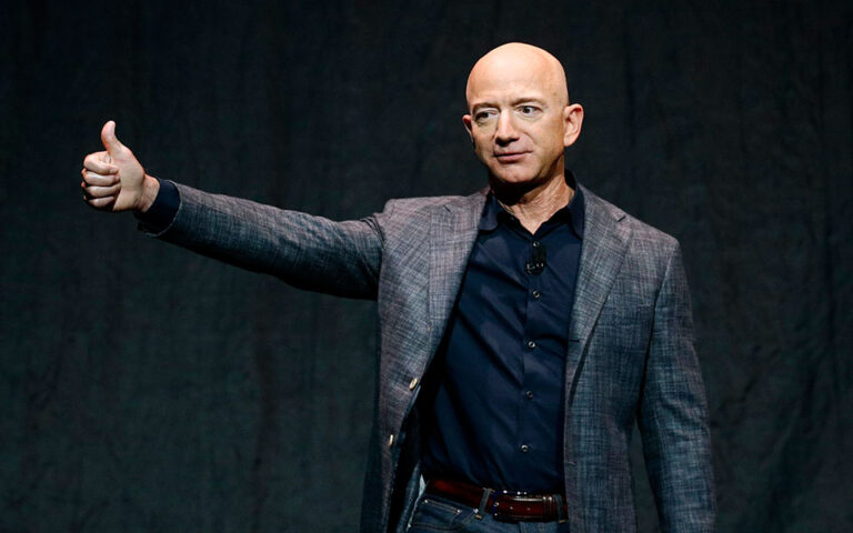 Jeff Bezos: O «κανόνας με τις δύο πίτσες» και τα άλλα μυστικά που τον έκαναν δισεκατομμυριούχο