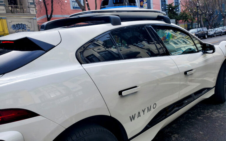 Η Waymo επιδιώκει άδεια πώλησης αυτο-οδηγούμενων οχημάτων στο Σαν Φρανσίσκο