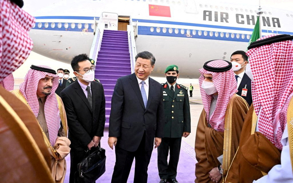 Επίσκεψη Σι στη Σαουδ. Αραβία – Στο επίκεντρο συμφωνίες 30 δισ. δολ.