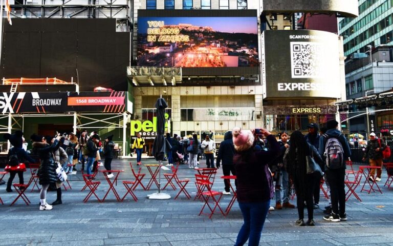 H Αθήνα «ταξίδεψε» στην Times Square του Μανχάτταν και στο Μετρό του Λονδίνου