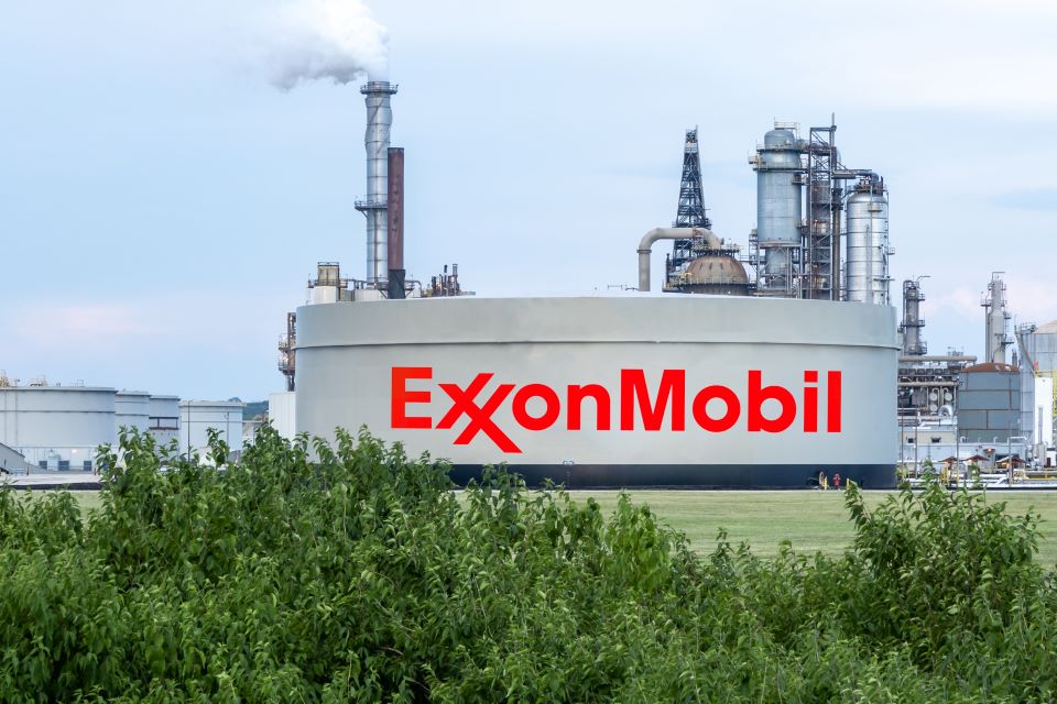 H ExxonMobil προσπαθεί να μπλοκάρει την φορολόγηση των υπερκερδών στην Ε.Ε.
