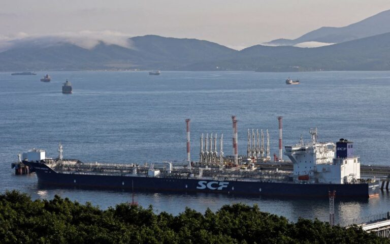 Στα ύψη οι ναύλοι για τη μεταφορά ρωσικού πετρελαίου – Η ασάφεια και ο σκοτεινός στόλος