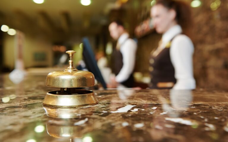 Τουρισμός: Αύξηση 5,5% στους μισθούς ξενοδοχοϋπαλλήλων