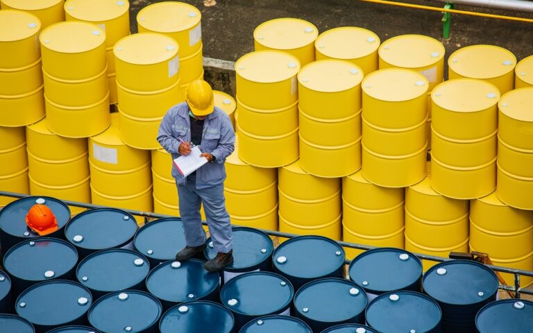 Ανεβαίνει το πετρέλαιο εν αναμονή της ρωσικής «απάντησης» στο πλαφόν