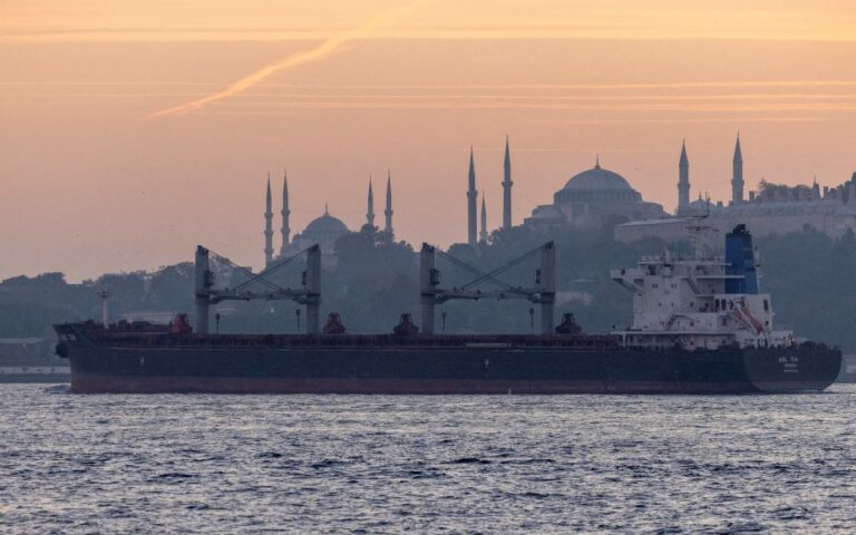 Τουρκία: Σε κίνδυνο ο στόχος του Ερντογάν για εξαγωγικό «μπουμ»