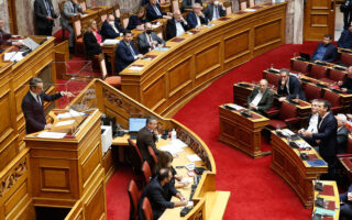 Βουλή: Kαταψηφίστηκε η πρόταση δυσπιστίας