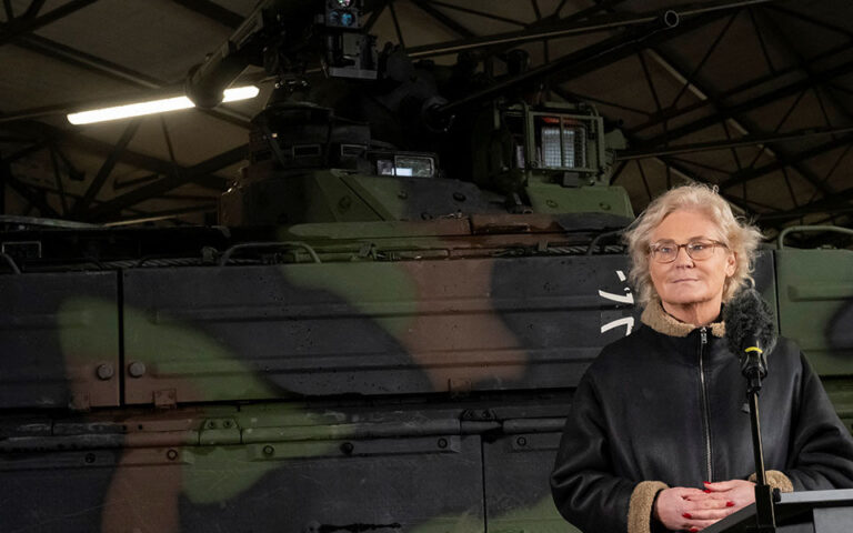 Γερμανία: Την παραίτησή της υπέβαλε η υπουργός Άμυνας