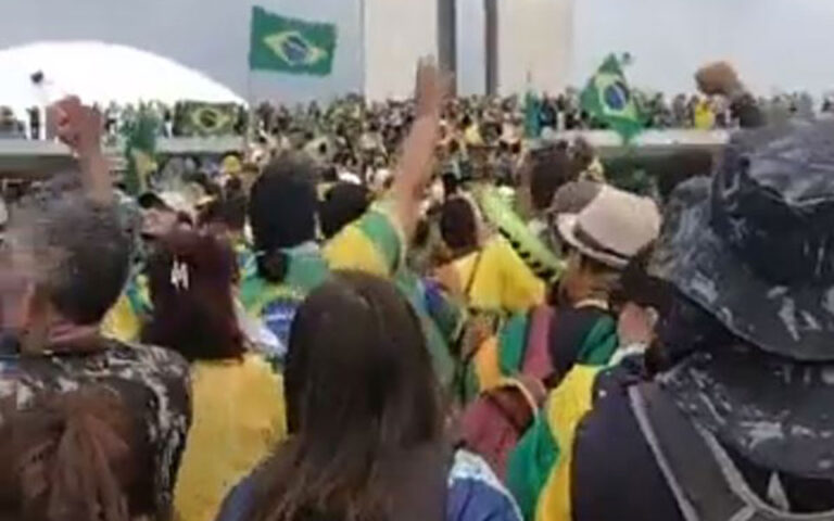 Βραζιλία: Εισβολή υποστηρικτών του Μπολσονάρο στο Κογκρέσο (βίντεο)