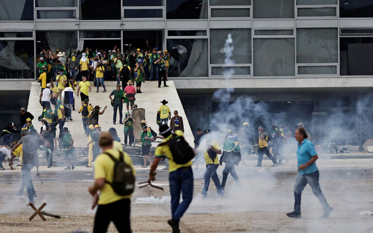 Βραζιλία: ΗΠΑ, Ε.Ε. και Λατινοαμερικάνοι πρόεδροι καταδικάζουν την εισβολή στο Κογκρέσο