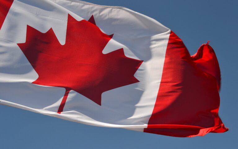 Καναδάς: Η α’ μεγάλη κεντρική τράπεζα που δίδει σήμα για παύση επιτοκιακών αυξήσεων