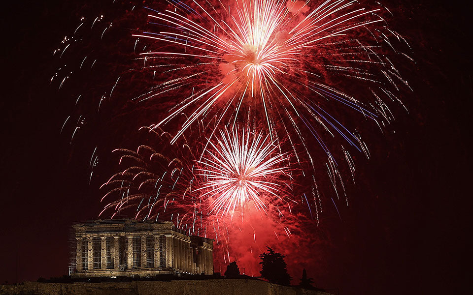 Πρωτοχρονιά 2023: Ο πλανήτης υποδέχθηκε το νέο έτος με πυροτεχνήματα και ελπίδες (εικόνες)