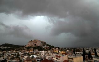 Εκτακτο δελτίο ΕΜΥ: Επιδείνωση του καιρού με καταιγίδες και θυελλώδεις νοτιάδες