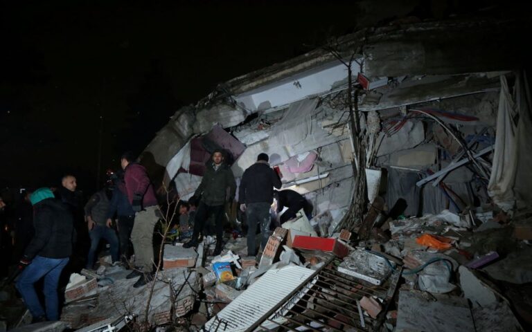 Τουρκία: Νέος σεισμός 5,6 βαθμών – Πάνω από 4.300 οι νεκροί