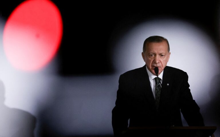 Δήλωση-έκπληξη από Ερντογάν: Στηρίζει τις αυξήσεις επιτοκίων