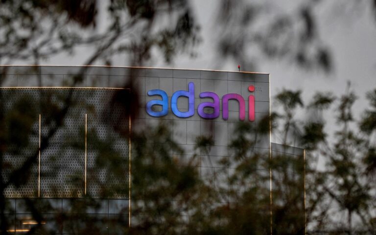 Αμερικανική εταιρεία επενδύει 1,87 δισ. δολάρια στον όμιλο Adani
