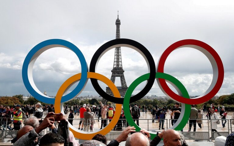 Macron: Η ρωσική σημαία δεν έχει θέση στους Ολυμπιακούς Αγώνες του Παρισιού