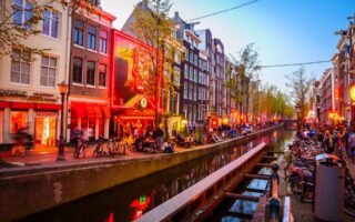Το νέο πρόσωπο του Άμστερνταμ: Πρόστιμο για κάνναβη στα κόκκινα φανάρια