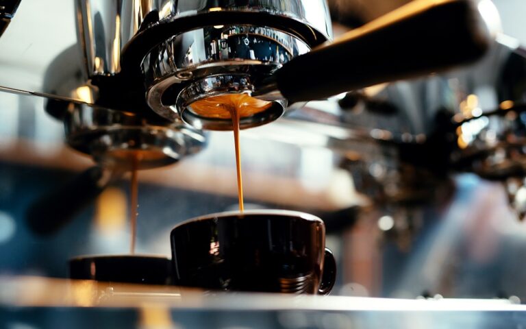 Η αλήθεια για την καφεΐνη: Πώς επηρεάζει ο καφές το σώμα μας