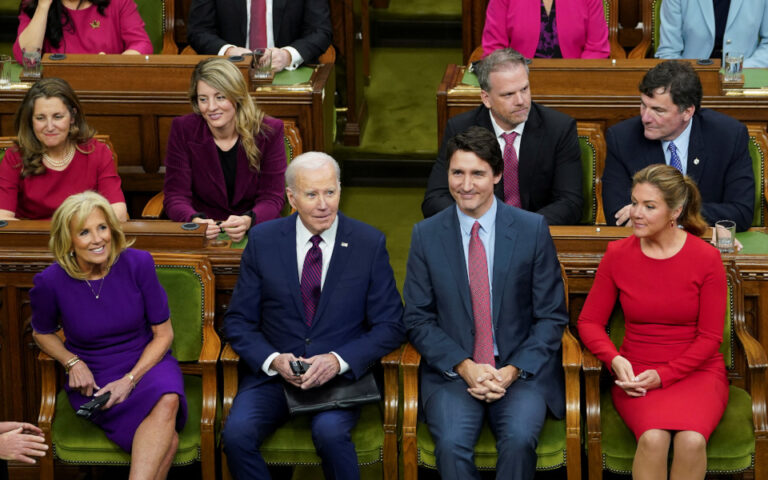 Δέσμευση Biden και Trudeau να σταθούν απέναντι στα αυταρχικά καθεστώτα
