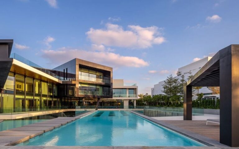 Πολυτέλεια εκτός ορίων στο Ντουμπάι: Το σπίτι των 95 εκατ. δολαρίων με τη διώροφη πισίνα