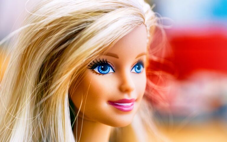 Πώς μια κούκλα για άνδρες έγινε η έμπνευση πίσω απο την Barbie – Η επιχειρηματίας που είπε «όχι» στα μωρά