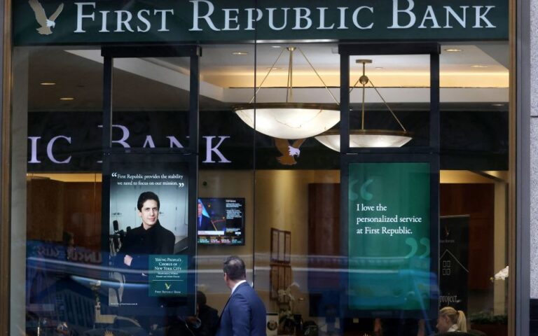 First Republic Bank: «Σωσίβιο» 30 δισ. δολαρίων από τις μεγάλες τράπεζες