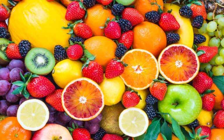 To «Dirty Dozen» του 2023:  Αυτά τα φρούτα και λαχανικά έχουν τα περισσότερα φυτοφάρμακα