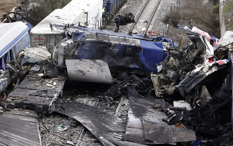 Τραγωδία στα Τέμπη: «Επί 45 λεπτά έψαχναν να βρουν σε ποιο κομμάτι της διαδρομής βρίσκεται το τρένο»