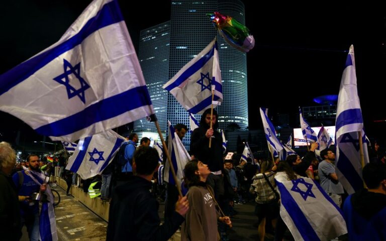 Ισραηλινά ΜΜΕ: Ο Νετανιάχου «παγώνει» τη δικαστική μεταρρύθμιση