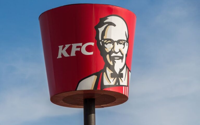 «Ούτε για τα σκυλιά μου»: Γιατί ο Συνταγματάρχης των KFC μισούσε το φαγητό τους