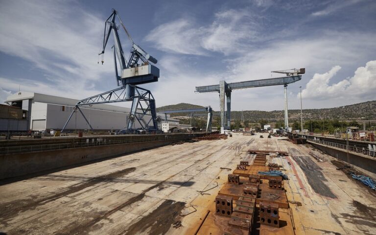ΕΛΣΤΑΤ: Οριακή μείωση στις επισκευές πλοίων το 2022 