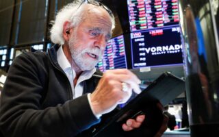 Wall Street: Ισχυρές πιέσεις μετά τα στοιχεία για τον πληθωρισμό