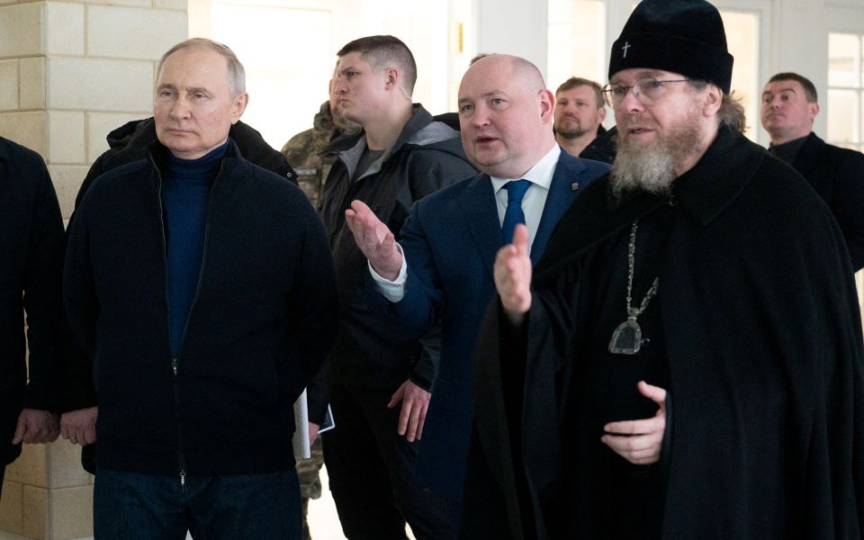 Πούτιν: Αιφνιδιαστική επίσκεψη στην Μαριούπολη