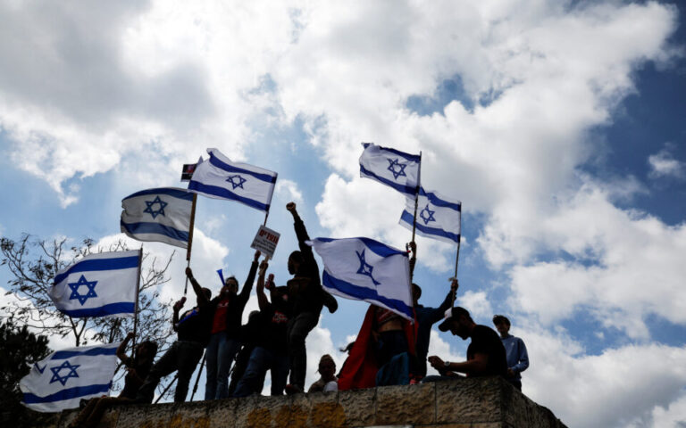 «Βράζει» το Ισραήλ: Μαζικές διαδηλώσεις και απεργίες εν αναμονή της απόφασης Νετανιάχου