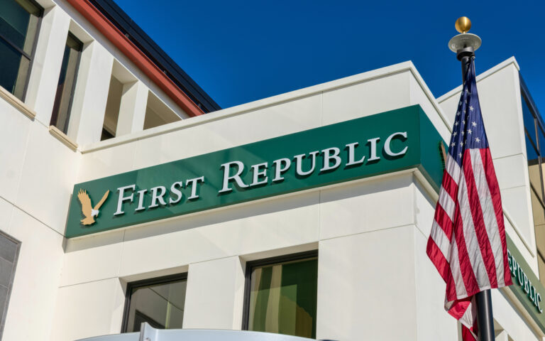First Republic:  Εκτινάσσεται κατά 20% προσπαθώντας να ανακάμψει από το sell-off