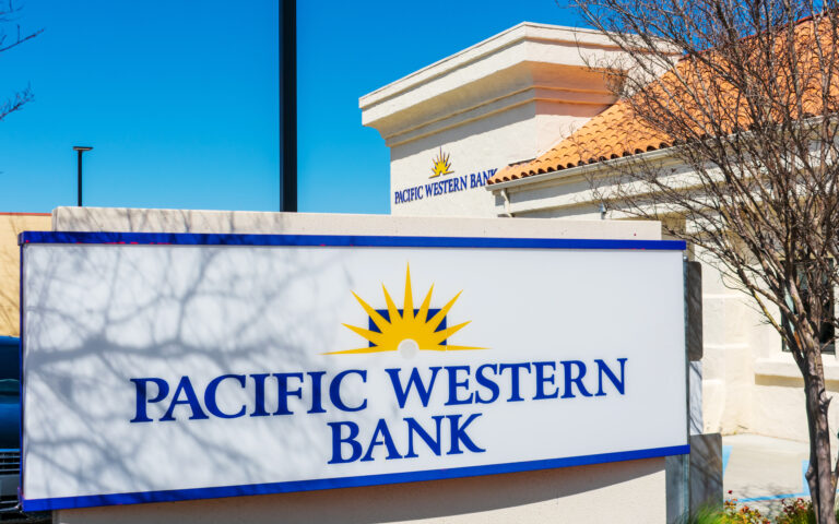 Είναι η PacWest ο επόμενος «αδύναμος κρίκος» των αμερικανικών τραπεζών;
