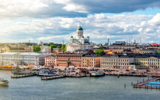 Το κουβάλημα της συζύγου και τι σημαίνει «kalsarikännit»: 5 πράγματα που δεν ξέρατε για τη Φινλανδία 