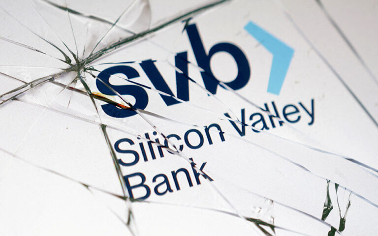 Silicon Valley Bank: Ο Κρις Βαν Χόλεν ζητεί να αναμειχθούν στις έρευνες το FBΙ και το υπ. Δικαιοσύνης