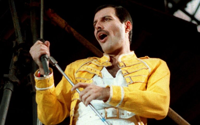 Στον ιδιωτικό κόσμο ενός αστέρα: Σε δημοπρασία οι «θησαυροί» του Freddie Mercury