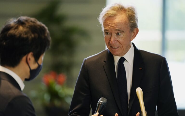Bernard Arnault: Απαντά στις «παράλογες» κατηγορίες περί ξεπλύματος βρώμικου χρήματος