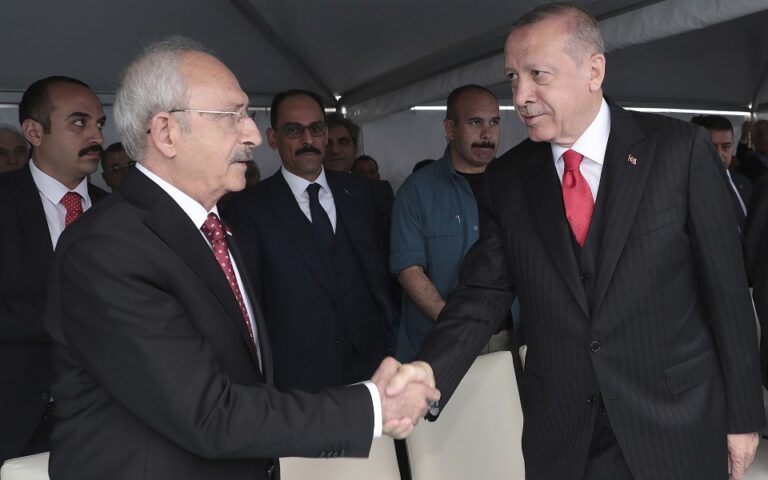 Οι Τούρκοι στο εξωτερικό αρχίζουν να ψηφίζουν στις επαναληπτικές προεδρικές εκλογές