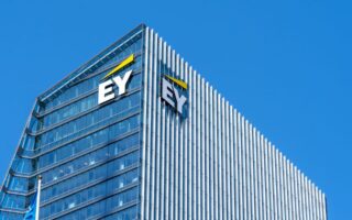 EY: Νέα πλατφόρμα για χρηματοοικονομικές υπηρεσίες