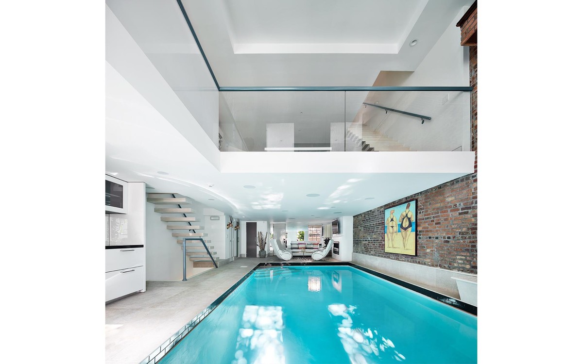 Το πιο παράξενο σπίτι στο Μανχάταν: Έχει πισίνα αντί για σαλόνι-3